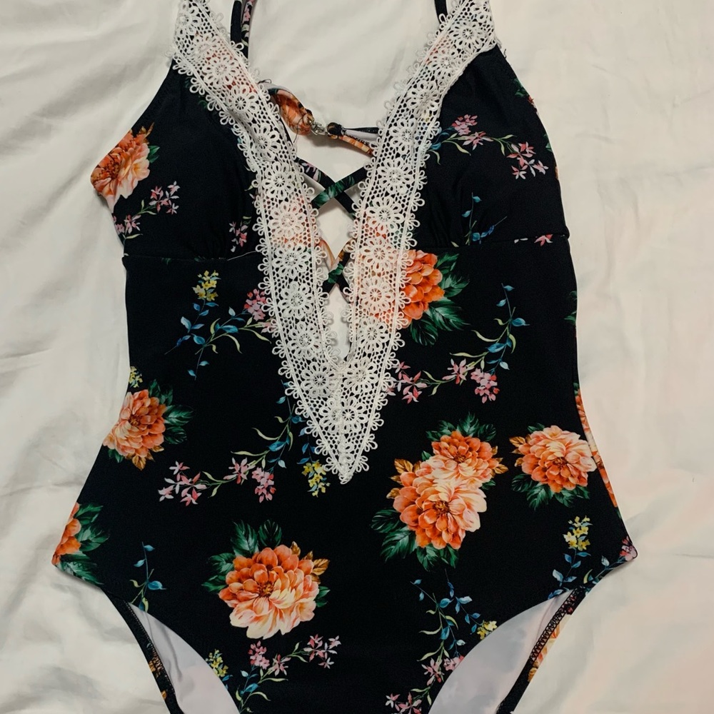 New Cupshe Floral One Piece Swimsuit with Lace Detail Size M